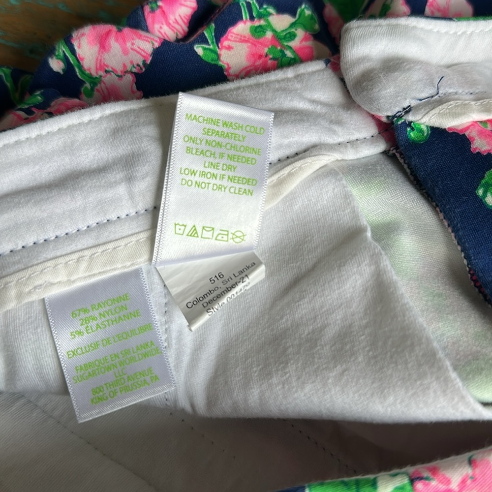 Lilly Pulitzer Darci Stretchy Knit Floral Print Scalloped Edge Shorts Size 4 - Picture 9 of 12